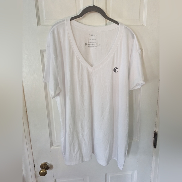torrid Tops - Torrid yin yang basic v neck 1x NWT